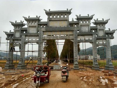 五門石雕牌坊現場安裝圖